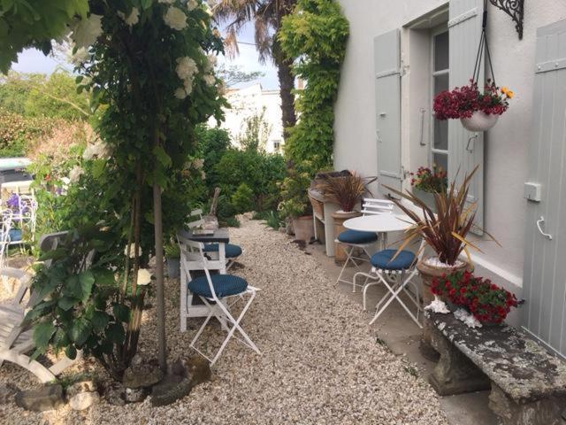 Chez Brown Bed & Breakfast Saint-Thomas-de-Cônac Екстериор снимка