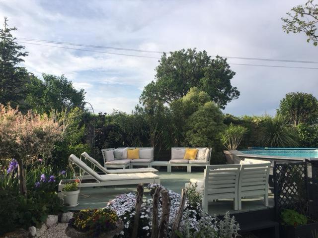Chez Brown Bed & Breakfast Saint-Thomas-de-Cônac Екстериор снимка
