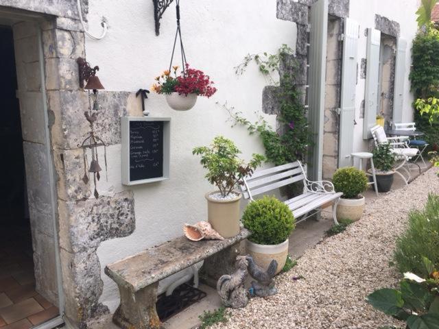 Chez Brown Bed & Breakfast Saint-Thomas-de-Cônac Екстериор снимка