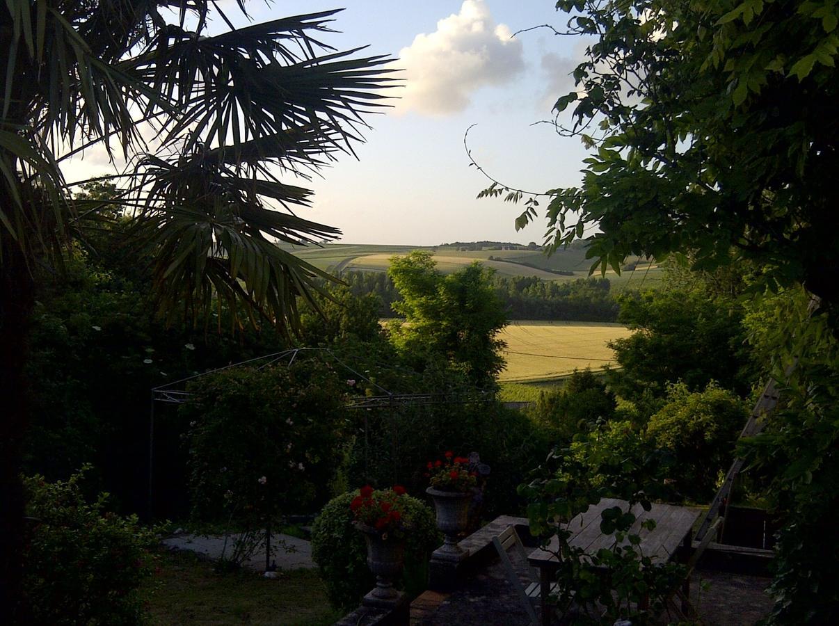 Chez Brown Bed & Breakfast Saint-Thomas-de-Cônac Екстериор снимка